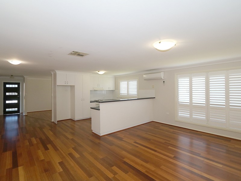 8 Kirrang Avenue, Glenfield Park NSW 2650