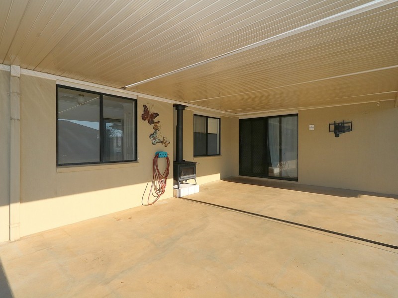 8 Kirrang Avenue, Glenfield Park NSW 2650