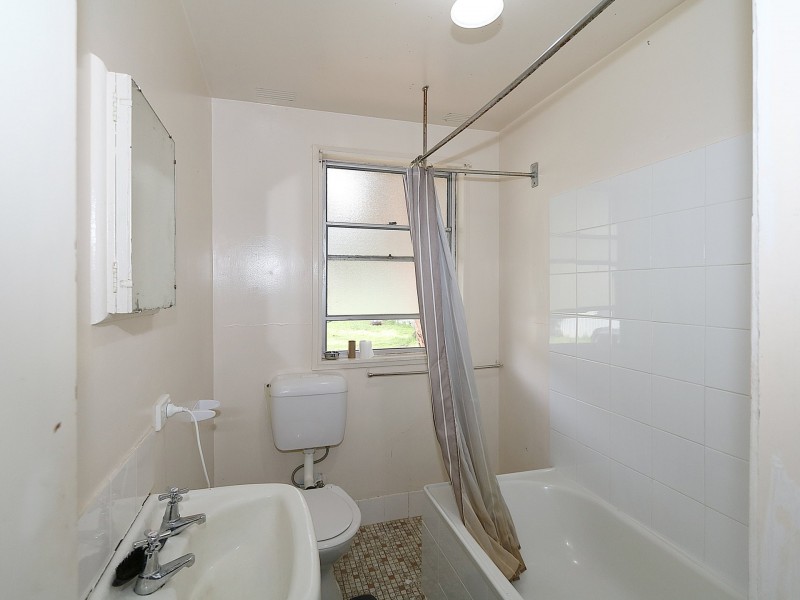 8 Adams Street, Ashmont NSW 2650