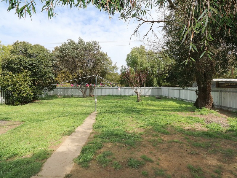 8 Adams Street, Ashmont NSW 2650
