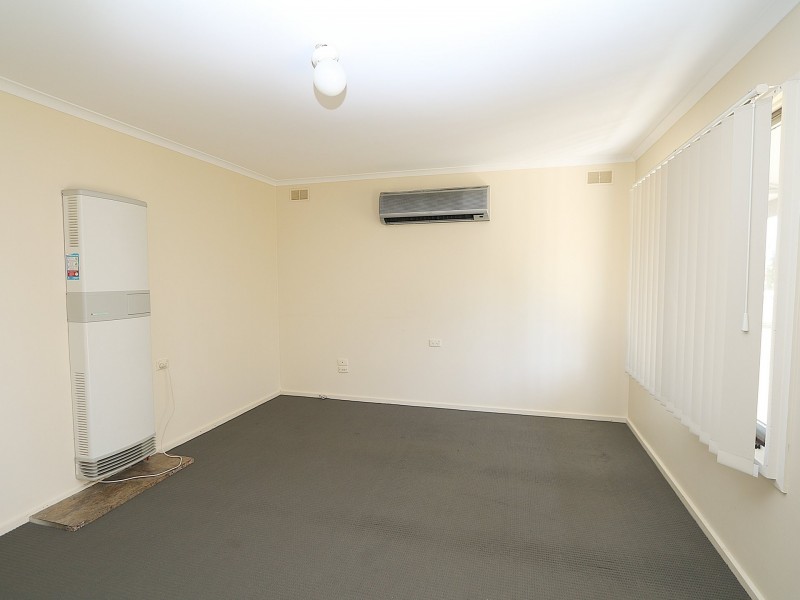 4 Rogers Place, Tolland NSW 2650