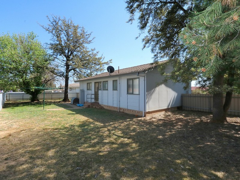 4 Rogers Place, Tolland NSW 2650