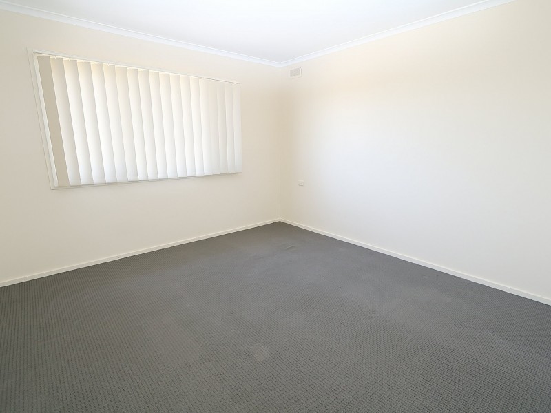 4 Rogers Place, Tolland NSW 2650