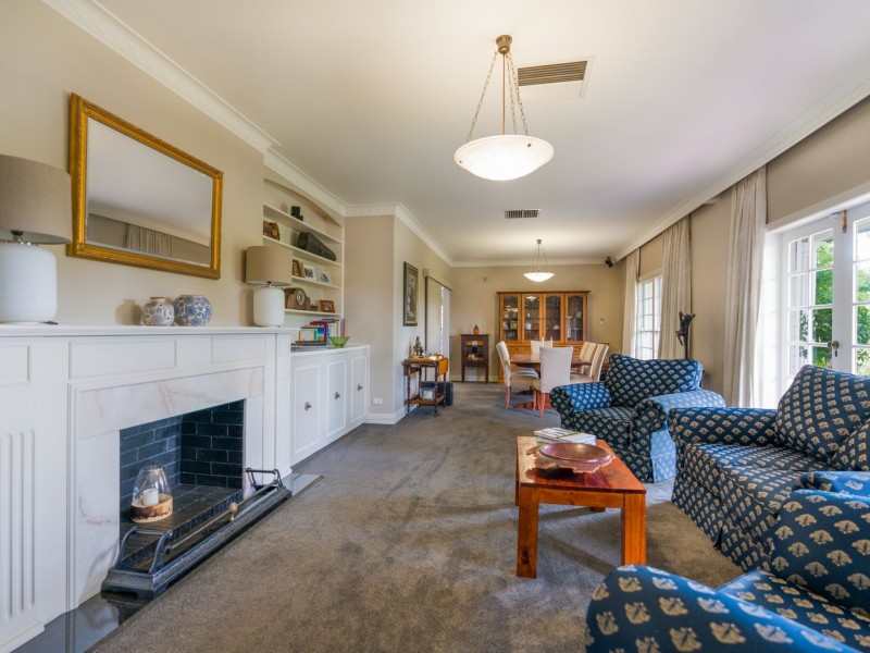 103 Red Hill Road, Kooringal NSW 2650