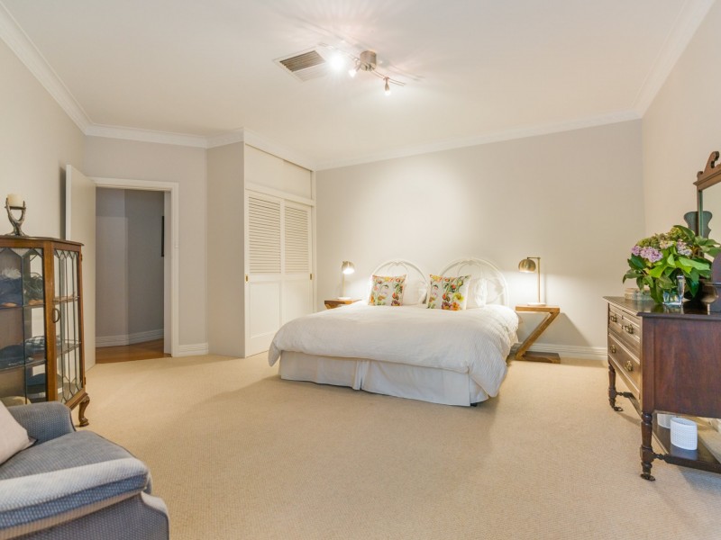 103 Red Hill Road, Kooringal NSW 2650