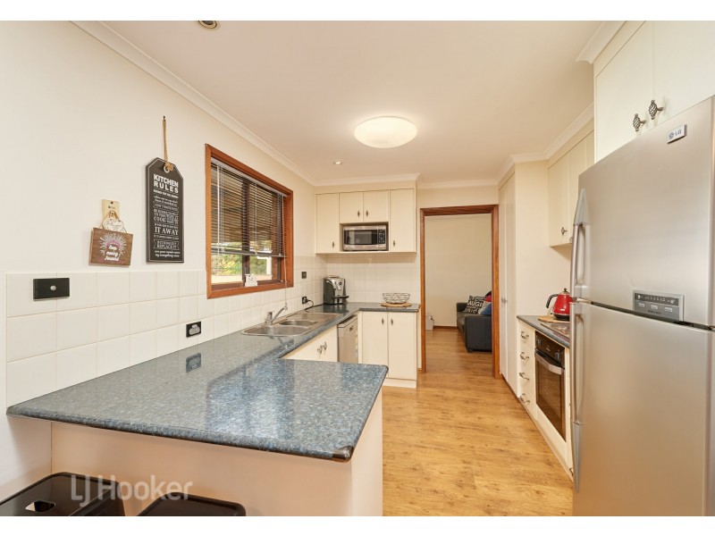 12 Warrambool Crescent, Glenfield Park NSW 2650