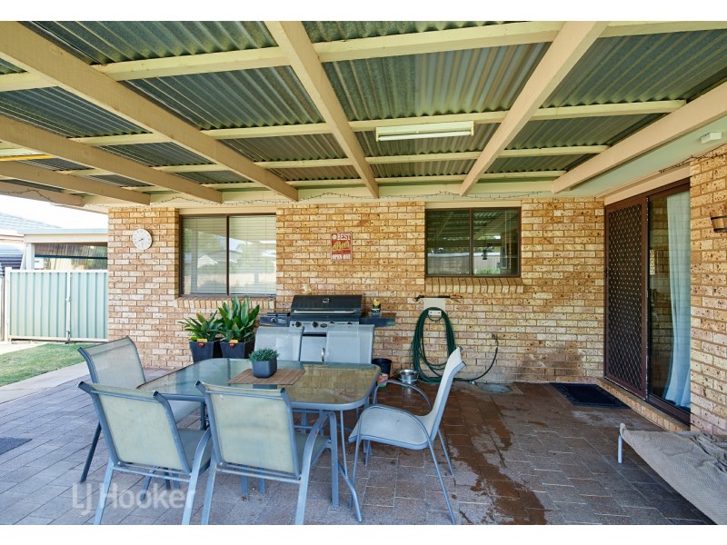 12 Warrambool Crescent, Glenfield Park NSW 2650