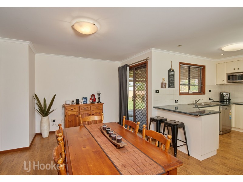 12 Warrambool Crescent, Glenfield Park NSW 2650