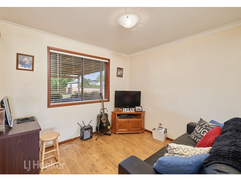 12 Warrambool Crescent, Glenfield Park NSW 2650