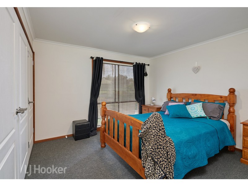 12 Warrambool Crescent, Glenfield Park NSW 2650