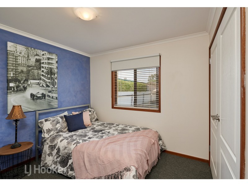 12 Warrambool Crescent, Glenfield Park NSW 2650