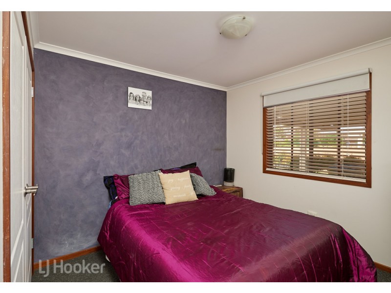 12 Warrambool Crescent, Glenfield Park NSW 2650