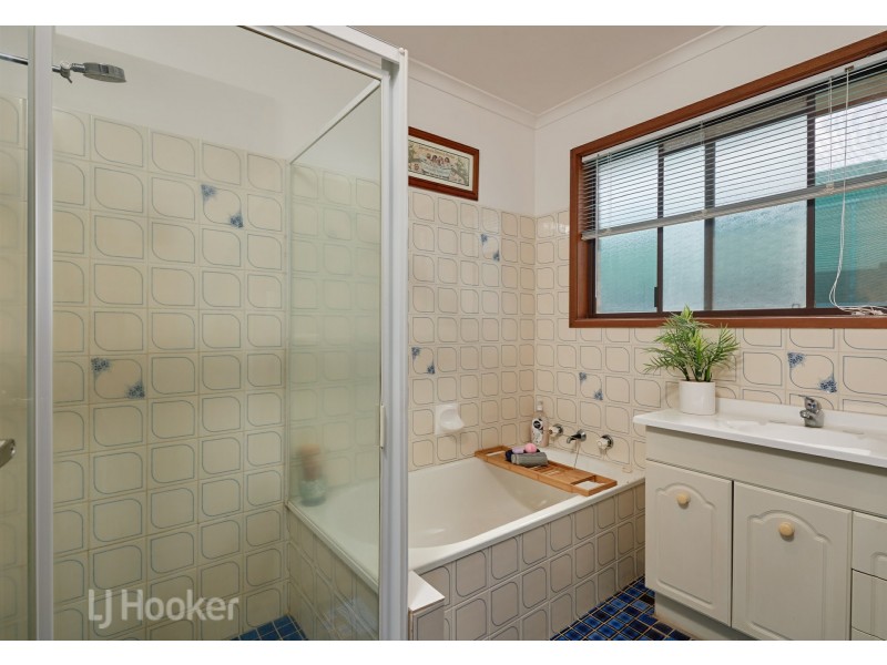 12 Warrambool Crescent, Glenfield Park NSW 2650