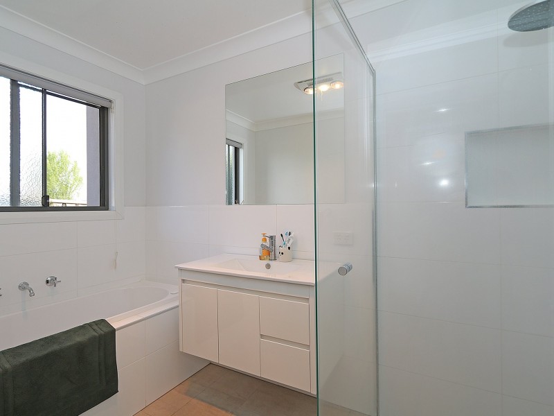 Unit 2/1 Cootamundra Boulevard, Gobbagombalin NSW 2650