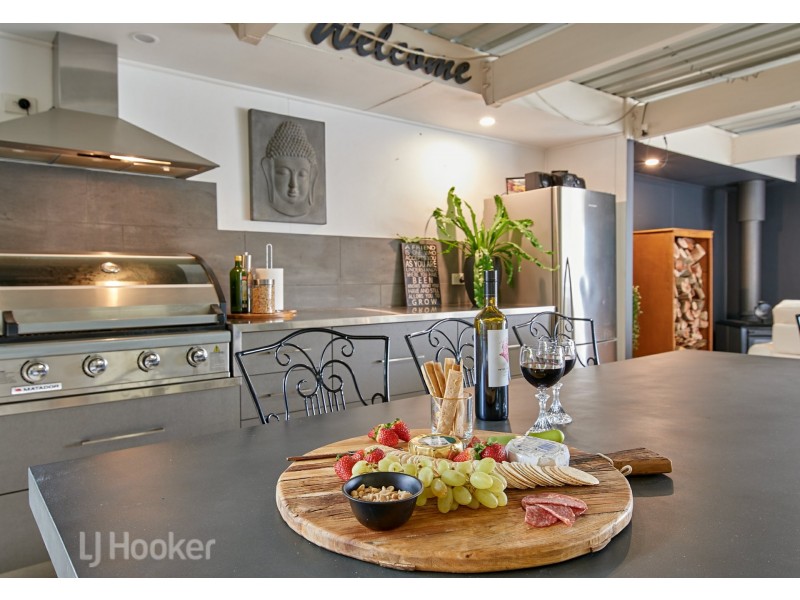 14 Magnolia Parade, Lake Albert NSW 2650