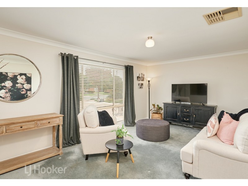 14 Magnolia Parade, Lake Albert NSW 2650