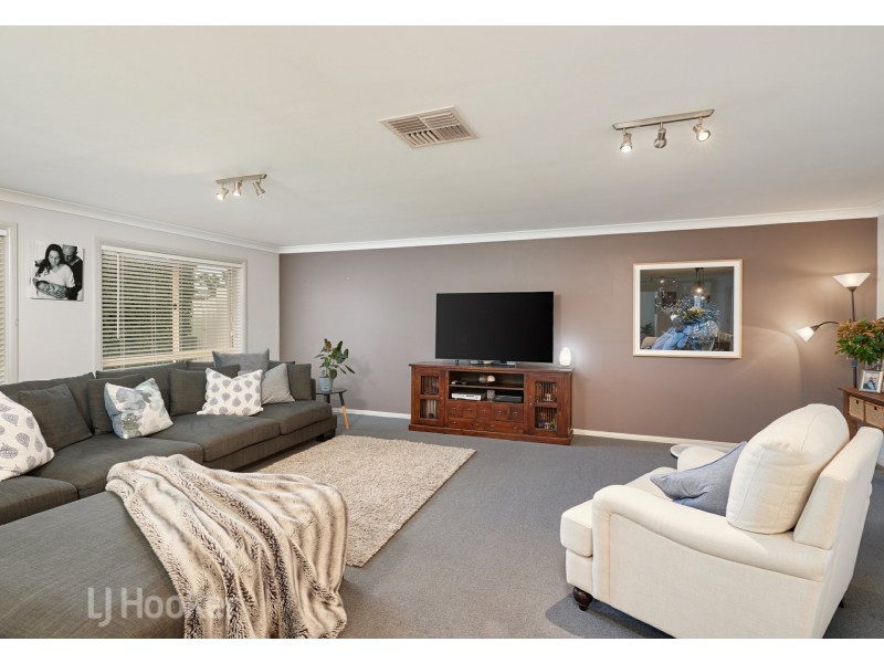 14 Magnolia Parade, Lake Albert NSW 2650