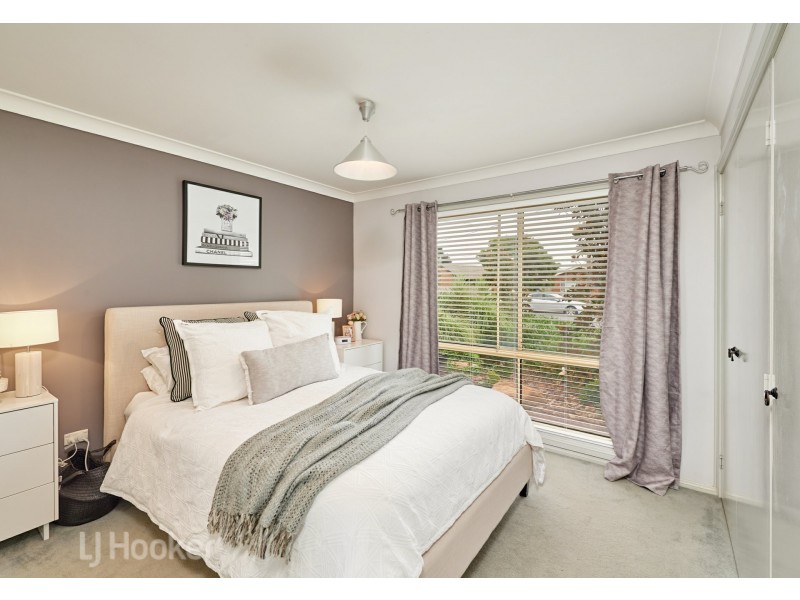 14 Magnolia Parade, Lake Albert NSW 2650