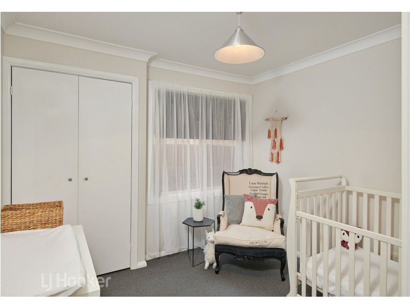 14 Magnolia Parade, Lake Albert NSW 2650