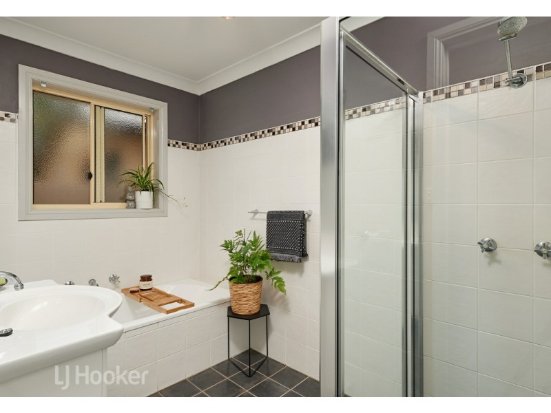 14 Magnolia Parade, Lake Albert NSW 2650