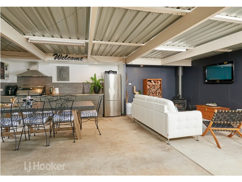 14 Magnolia Parade, Lake Albert NSW 2650