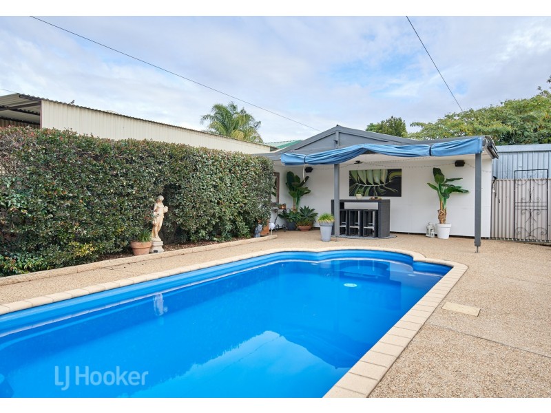 14 Magnolia Parade, Lake Albert NSW 2650