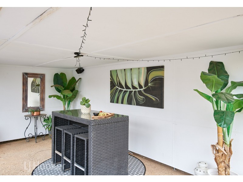 14 Magnolia Parade, Lake Albert NSW 2650