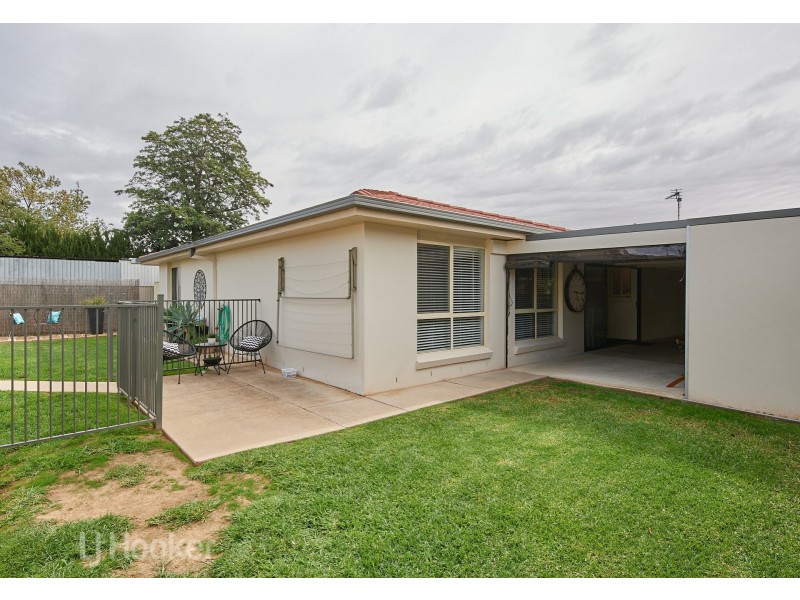 14 Magnolia Parade, Lake Albert NSW 2650