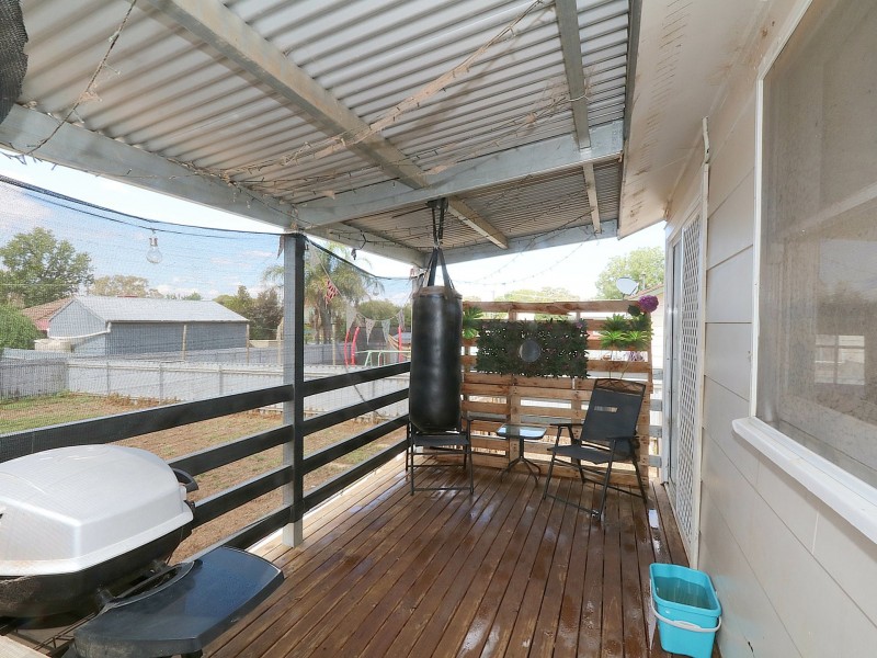 5 Baird Avenue, Kooringal NSW 2650