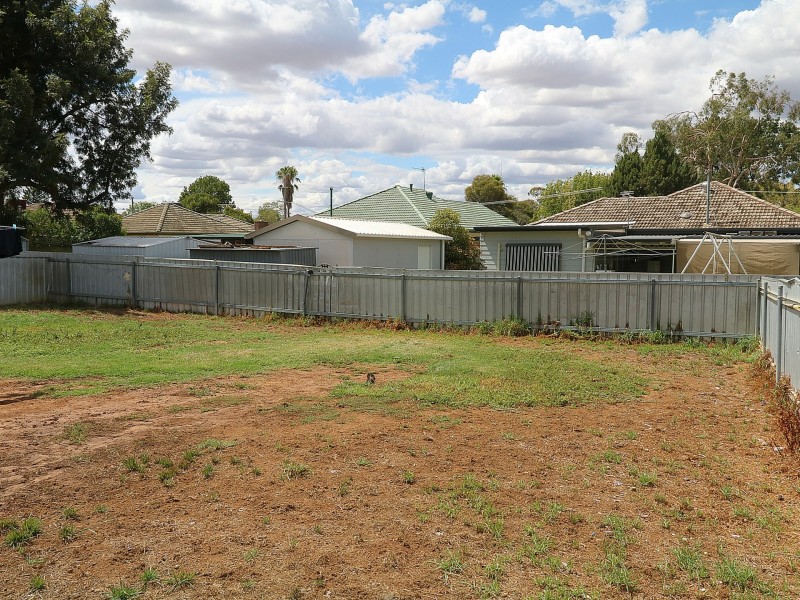 5 Baird Avenue, Kooringal NSW 2650