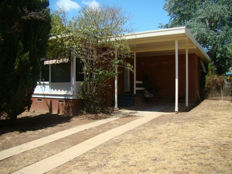 2 Immarna Place, Kooringal NSW 2650