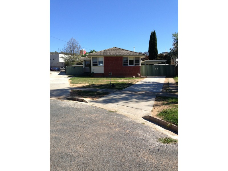 5 Immarna Place, Kooringal NSW 2650