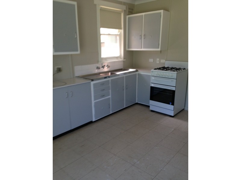 5 Immarna Place, Kooringal NSW 2650