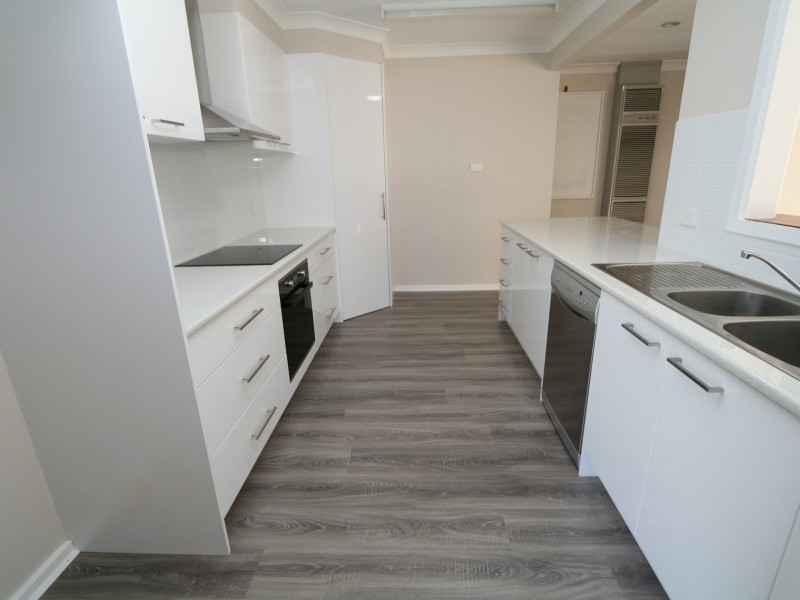 13 Tinga Crescent, Kooringal NSW 2650