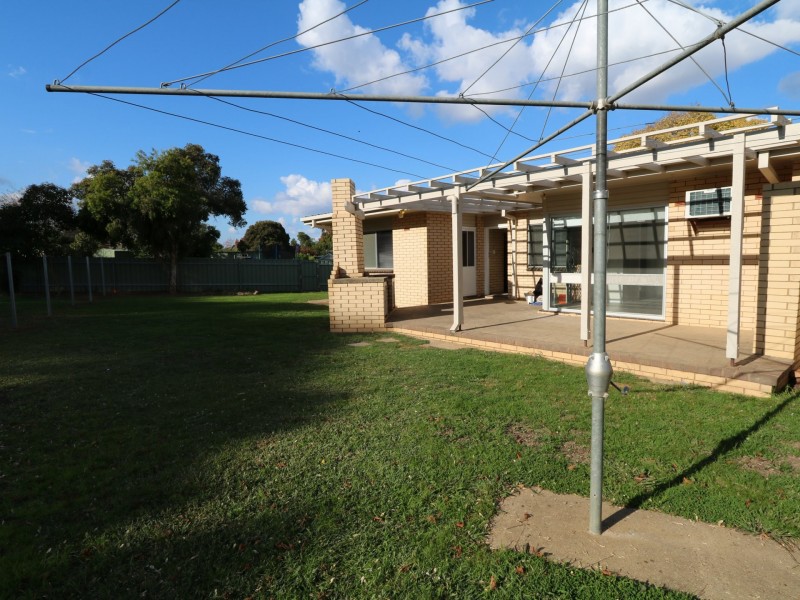 13 Tinga Crescent, Kooringal NSW 2650