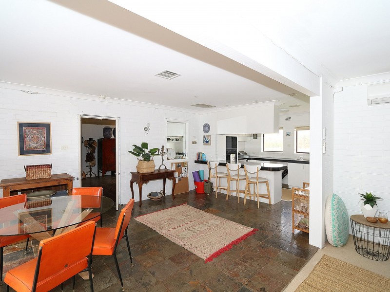 50 Gregadoo Road, Lake Albert NSW 2650