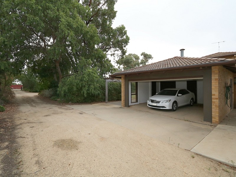 50 Gregadoo Road, Lake Albert NSW 2650