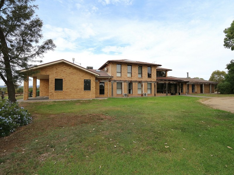 50 Gregadoo Road, Lake Albert NSW 2650