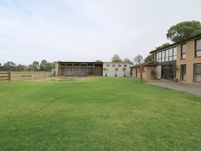 50 Gregadoo Road, Lake Albert NSW 2650