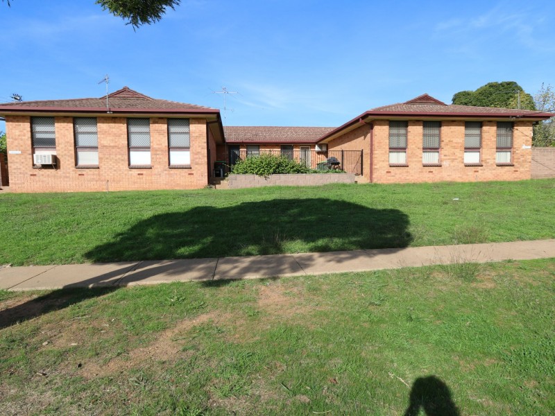 2/6 Temerloh Avenue, Tolland NSW 2650