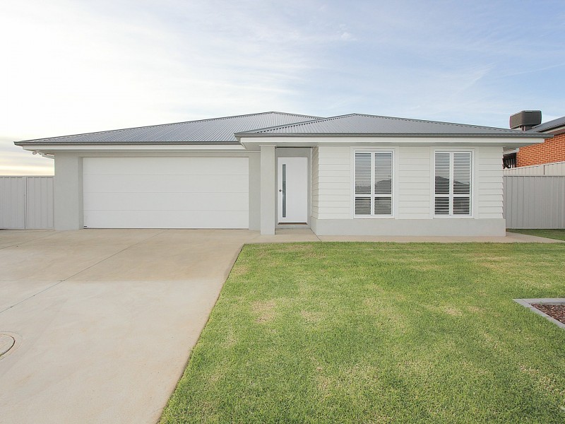 24 Wiveon Street, Gobbagombalin NSW 2650