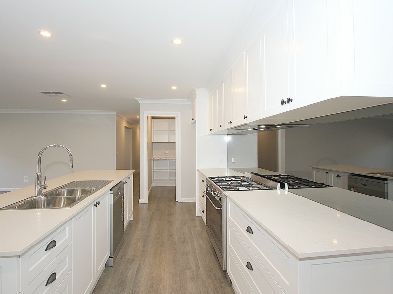 24 Wiveon Street, Gobbagombalin NSW 2650