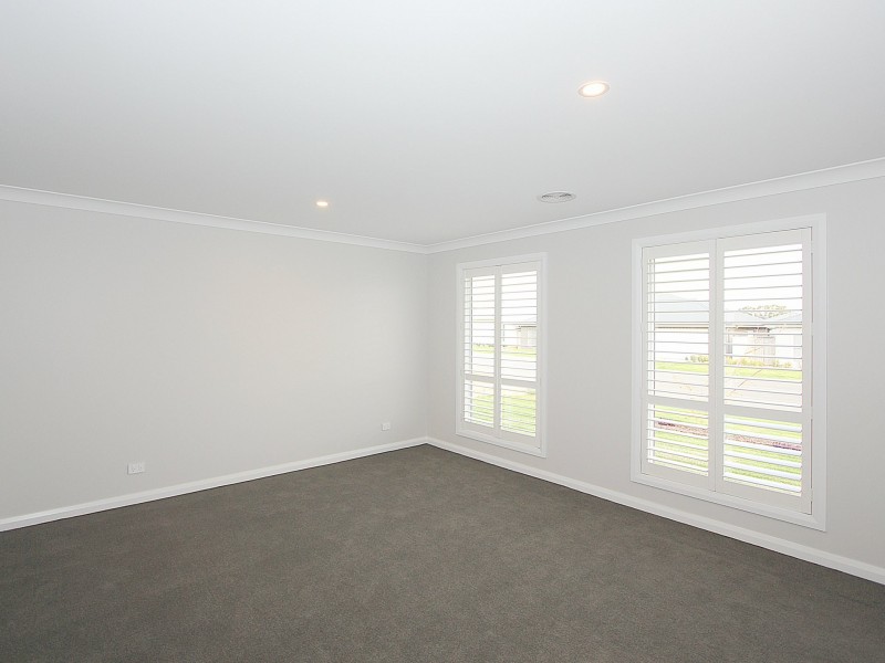 24 Wiveon Street, Gobbagombalin NSW 2650