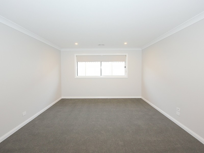 24 Wiveon Street, Gobbagombalin NSW 2650