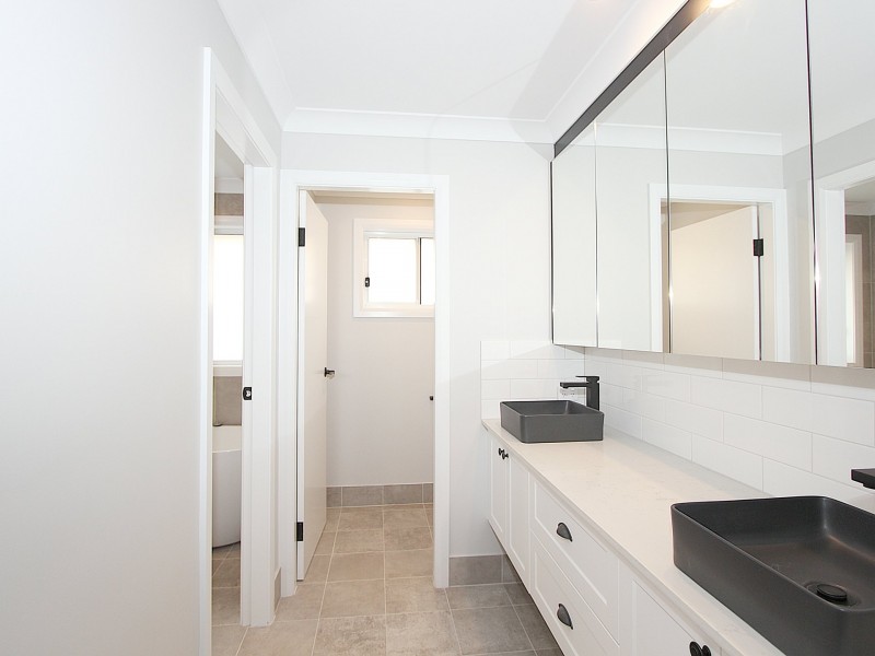 24 Wiveon Street, Gobbagombalin NSW 2650