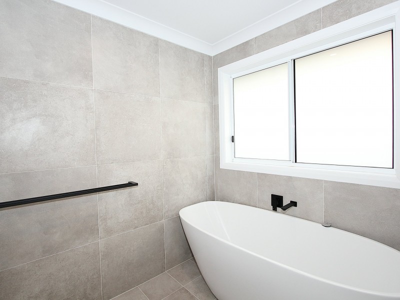 24 Wiveon Street, Gobbagombalin NSW 2650