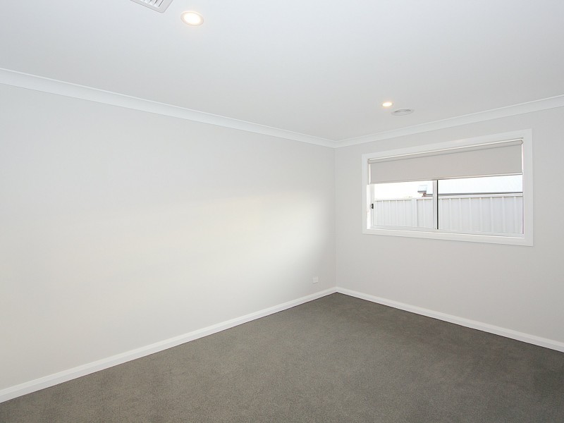 24 Wiveon Street, Gobbagombalin NSW 2650