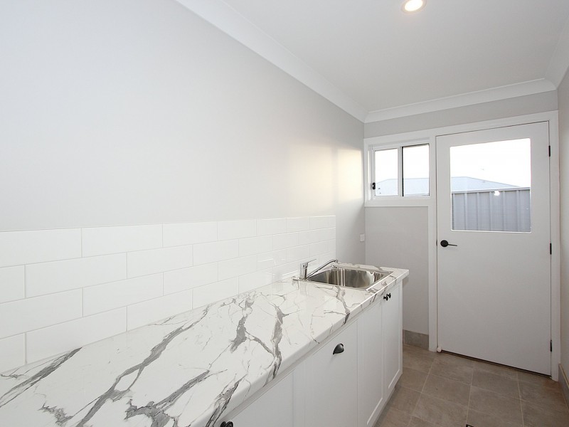 24 Wiveon Street, Gobbagombalin NSW 2650