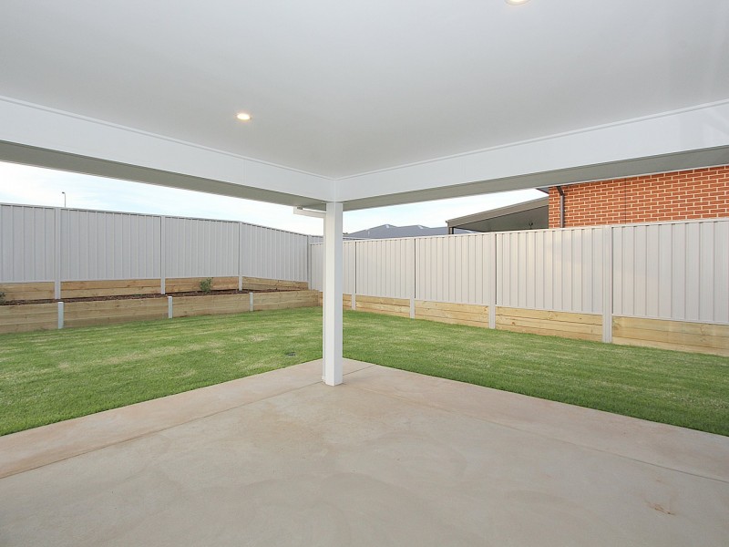 24 Wiveon Street, Gobbagombalin NSW 2650