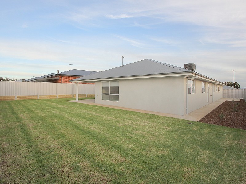 24 Wiveon Street, Gobbagombalin NSW 2650